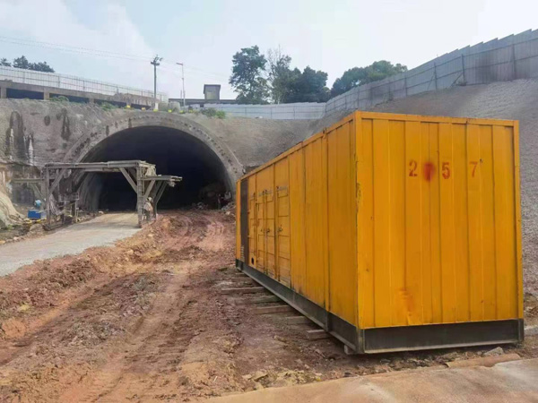 新城街道发电机出租自启装置的工作原理是什么？