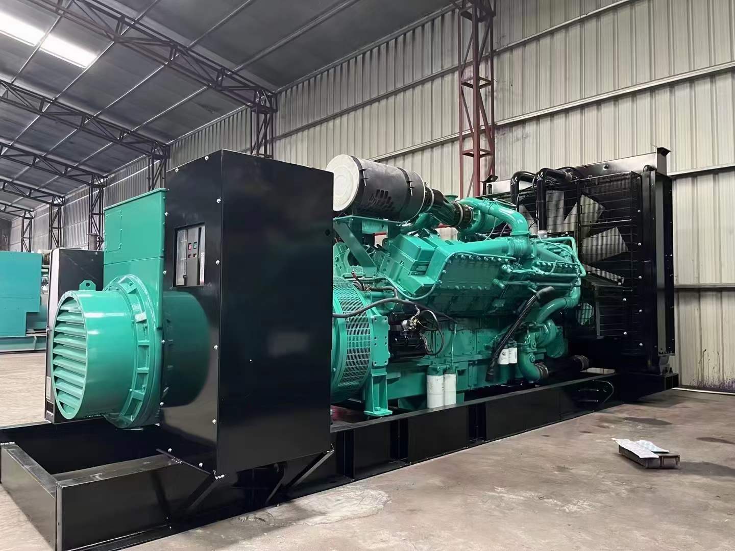 新城街道如何降低 800kW 柴油发电机输出电流的波动？